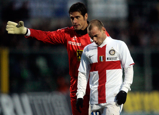 欧洲金靴实时榜单：莱万领跑 萨拉赫位列次席（欧洲金靴最新排名：莱万居首，萨拉赫居次）