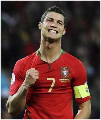 不是队服是奥运照！樊振东12月赛程海报引爆“情怀杀”