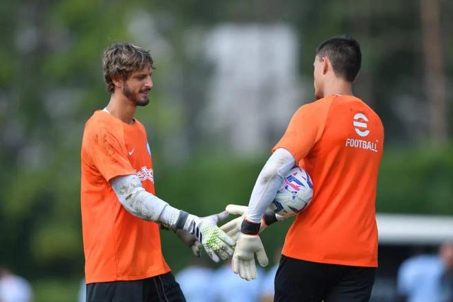 马尔基西奥：年轻球员最好以C罗为榜样，因为梅西是天降奇才