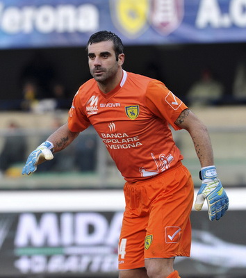 巴媒：申花敲定大阪樱花前锋拉唐，签约3年转会费200万欧（巴西媒体：申花已签下大阪樱花前锋拉唐，3年合同，转会费200万欧元）