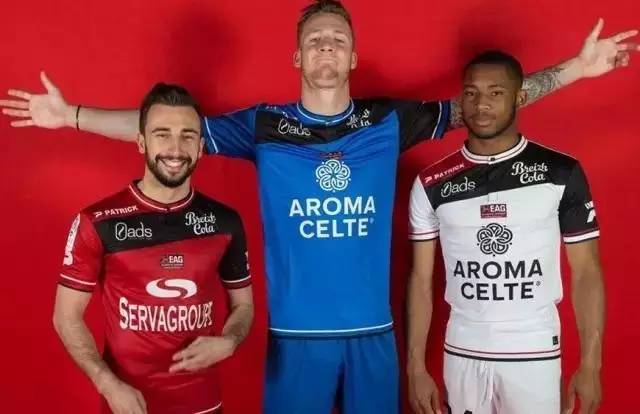 巴萨旧将：我的两座欧冠总被开玩笑；亚马尔达不到梅西的高度（前巴萨球员：两夺欧冠却常被调侃，亚马尔难以企及梅西）