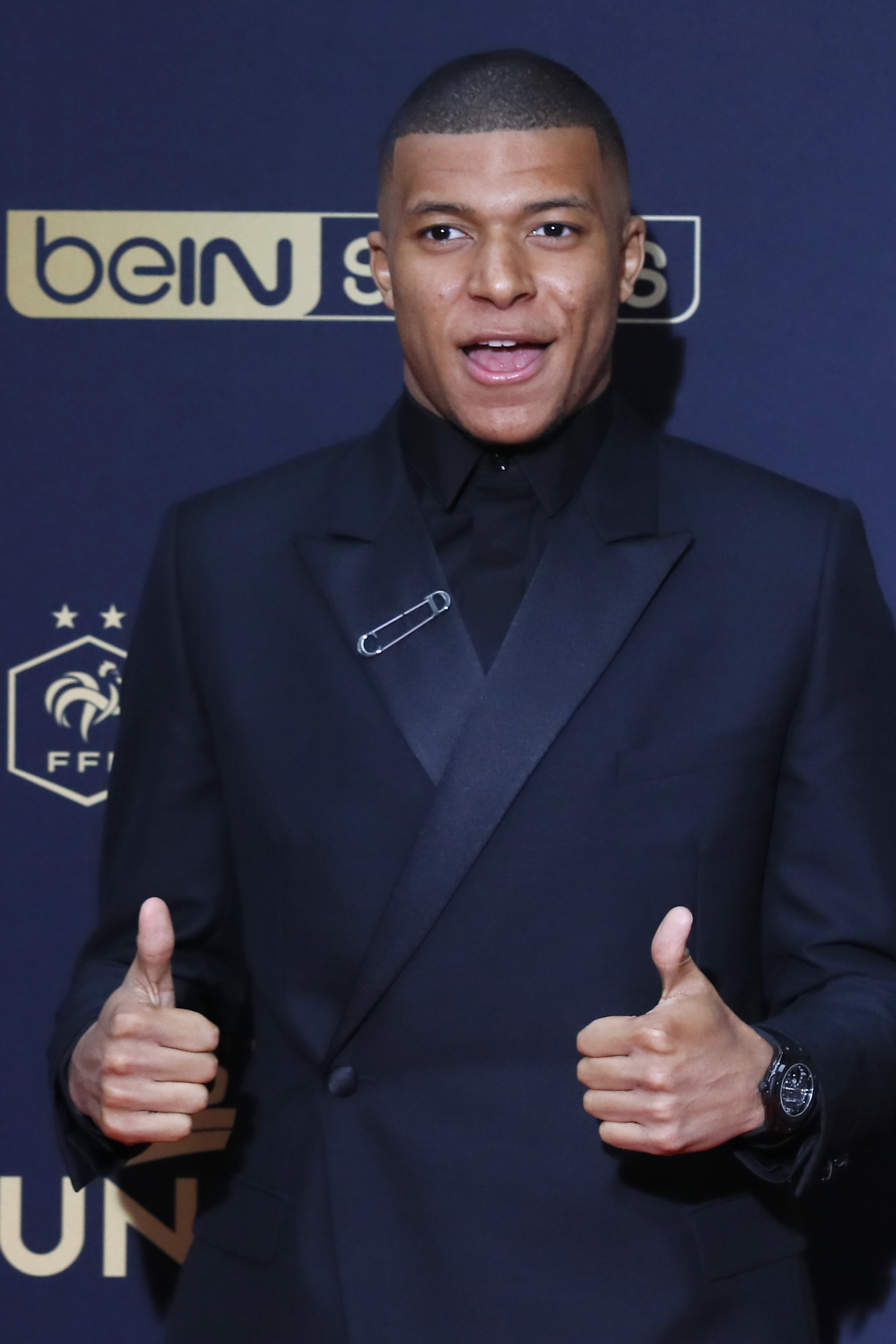 河南队官方发布招商合作公告：招募足协杯决赛与新赛季合作方（河南队官宣招商：面向足协杯决赛及新赛季招募合作伙伴）