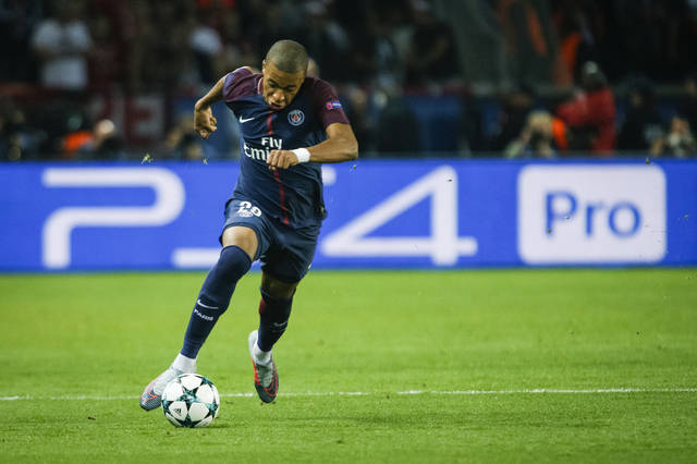 申花发布球队32岁生日海报，却把“32nd”写成“32th”