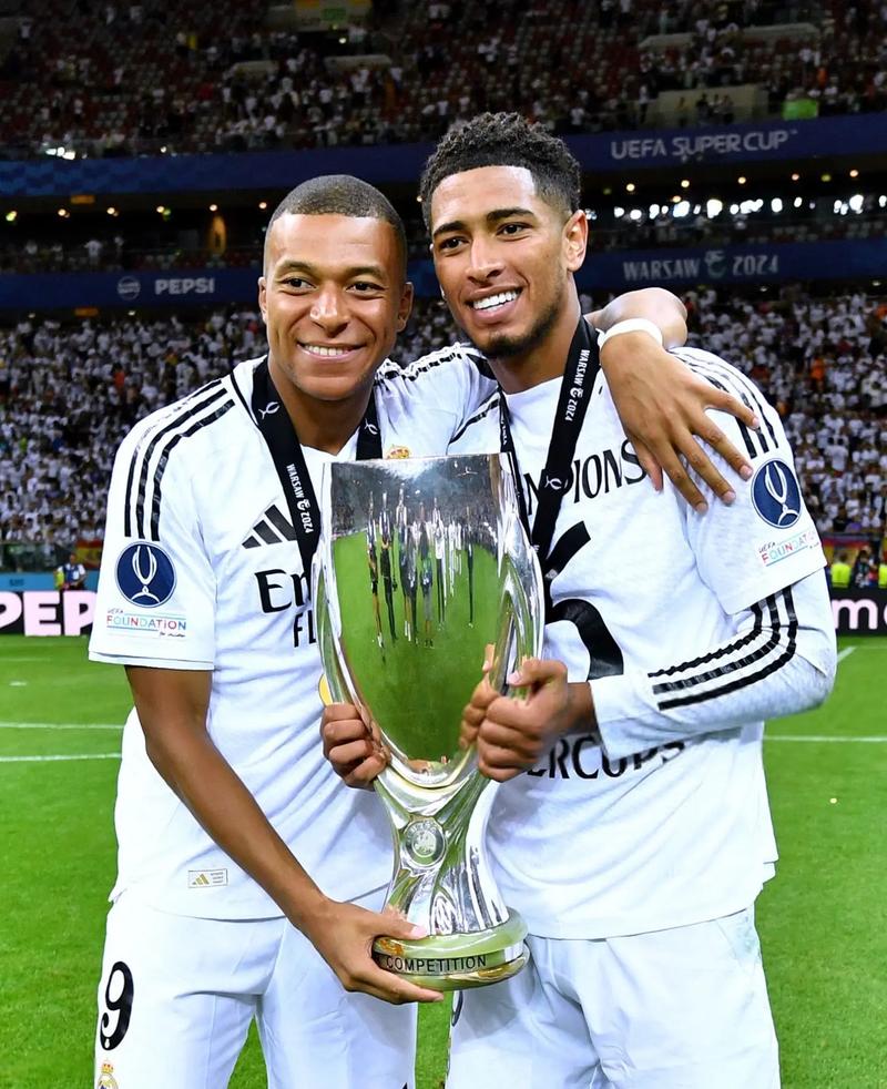 记者：得知塞梅尼奥更倾向于加盟其他球队，热刺已退出争夺战（记者：热刺得知塞梅尼奥倾向投他队后，已退出竞争）