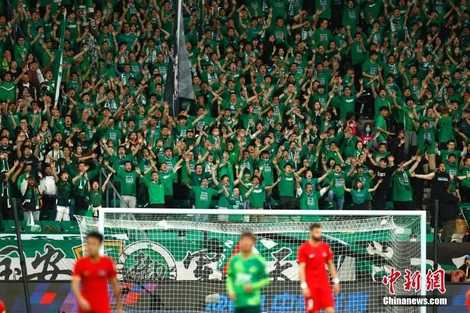 苏州地区球迷近距离感受了足协杯的特色（苏州球迷零距离体验足协杯独特魅力）