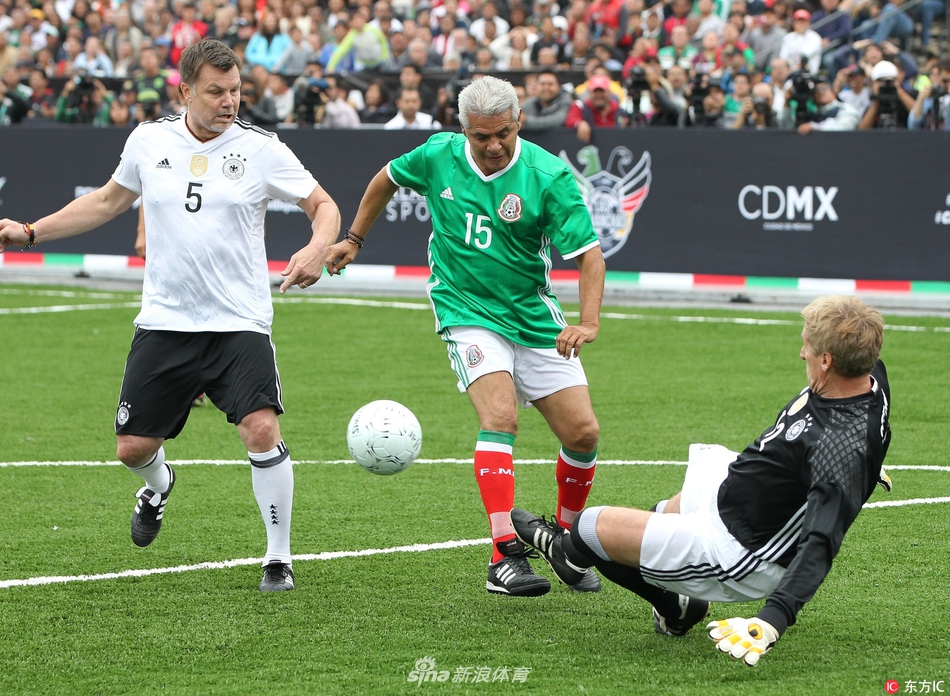 瓜帅：这是谢尔基第一次插花脚传中，他要学习梅西踢得更简洁